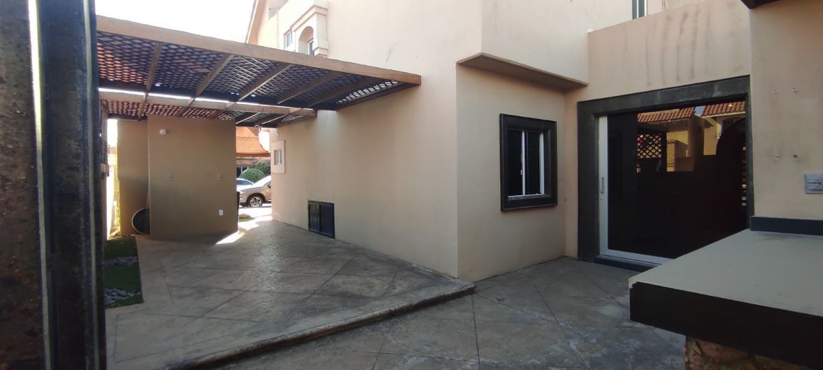 Espectacular casa en renta ubicada en Residencial Puerta Hierro