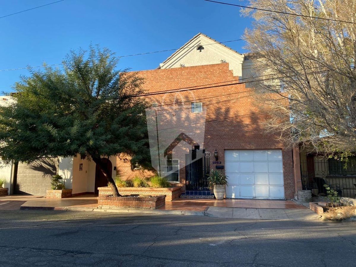 Residencia en Venta de 3 niveles en Col. Nueva