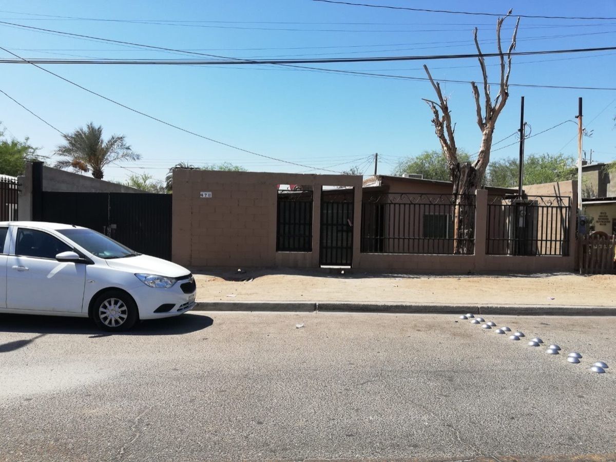 Casa de 1 nivel con 412m2 de terreno en Col. Alamitos