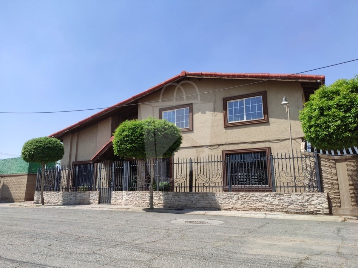 Majestuosa Residencia a unos metros de Blvd. Lázaro Cárdenas Fracc. San Marcos