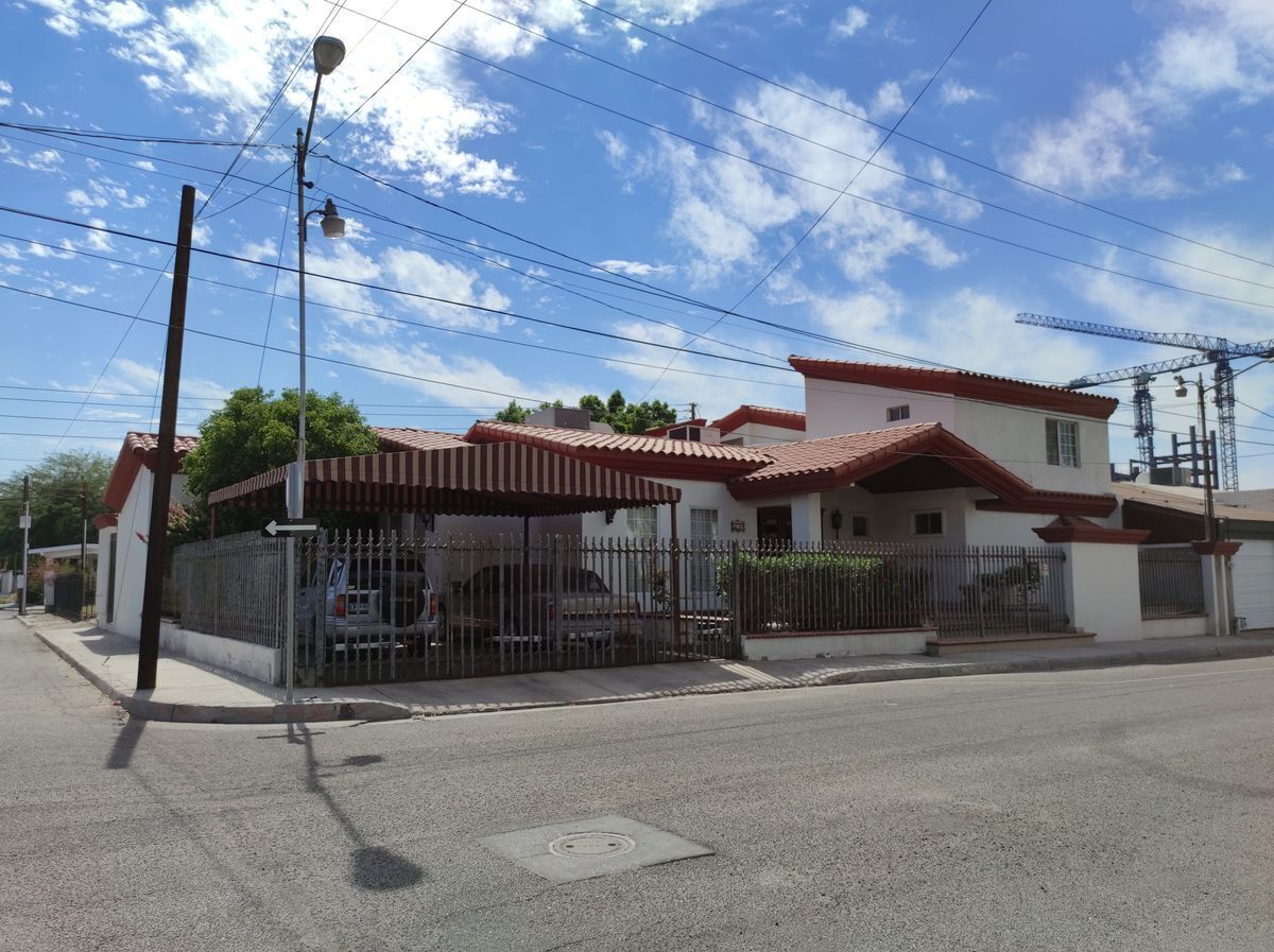 Casa en Venta con 477m2 de terreno en Los Pinos