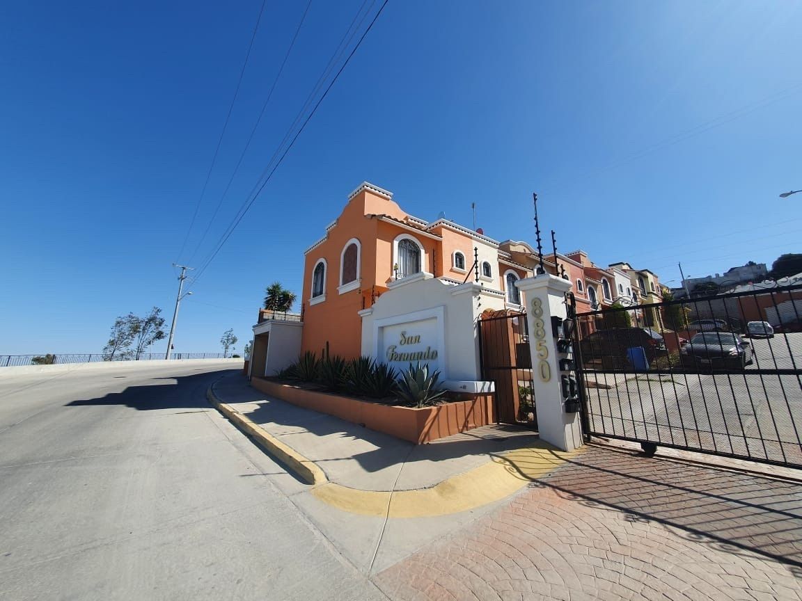 Casa en renta de tres recamaras en privada en Colinas de California