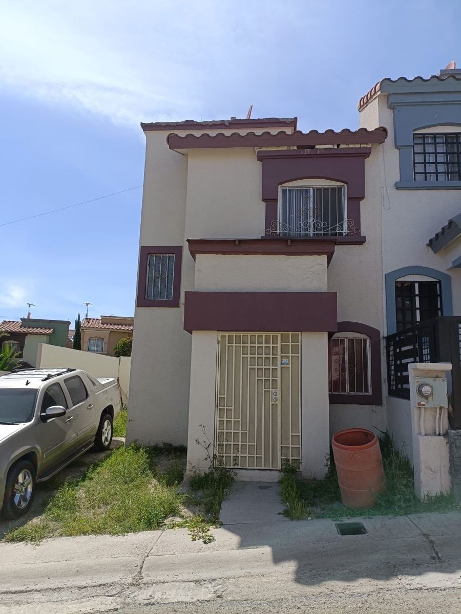 Casa en esquina en Hacienda Casa Grande.