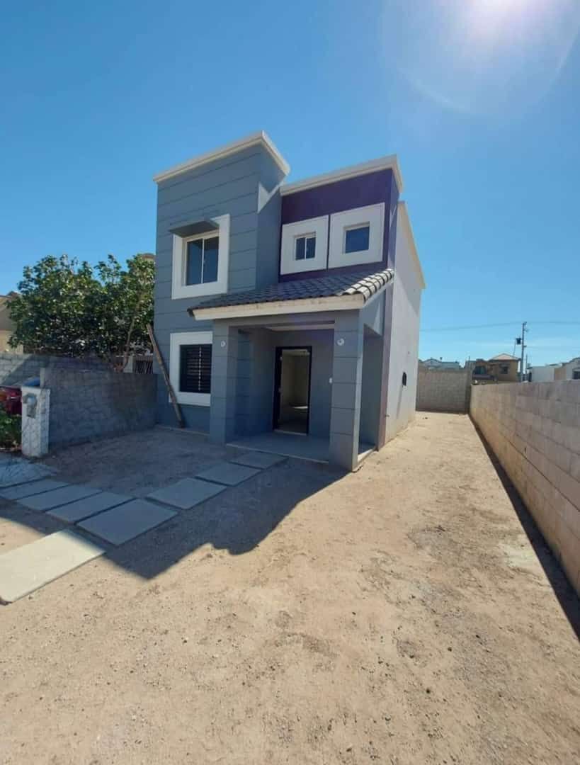 Casa nueva con terreno excedente en Residencial Venecia