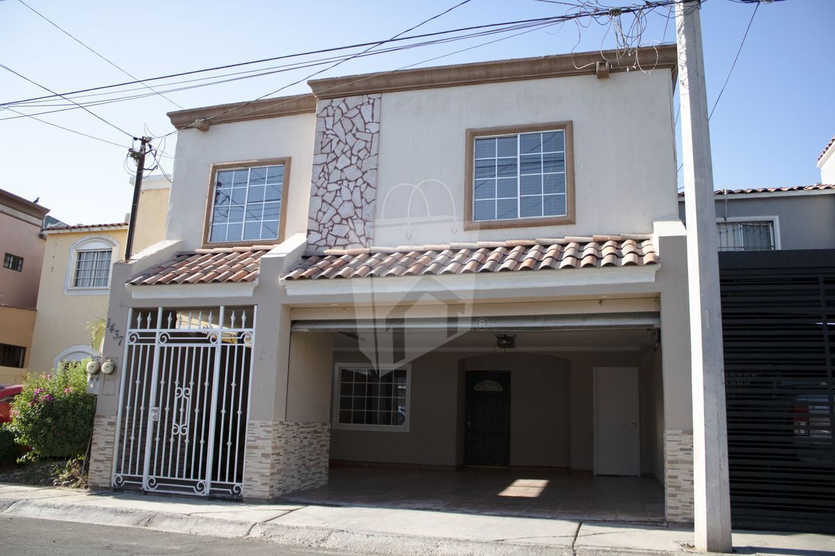 Casa en venta cerca de Lázaro Cárdenas en Villanova Diamante