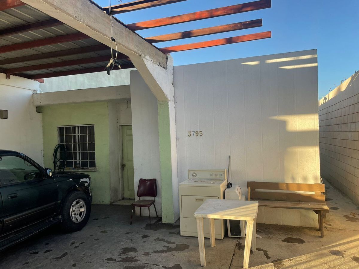 Casa en Col. Bugambilias cerca de Lázaro Cárdenas