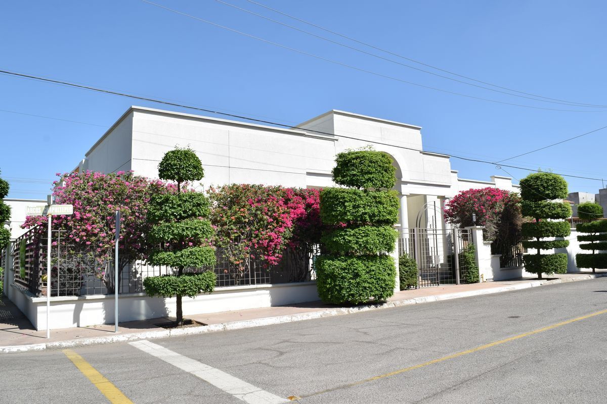 Exclusiva Casa en Venta dentro del Fraccionamiento “Los Arcos”