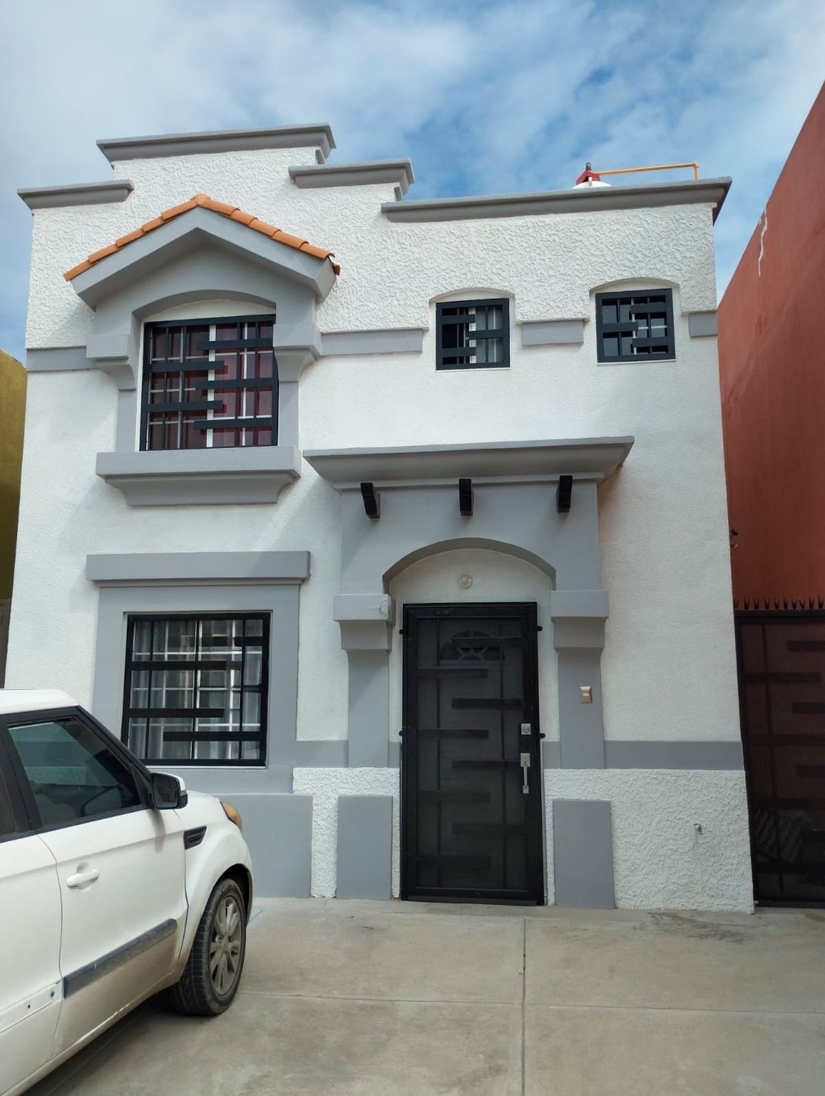 ¡¡Casa como nueva !! en Urbi Quinta del Cedro 1era Seccion!