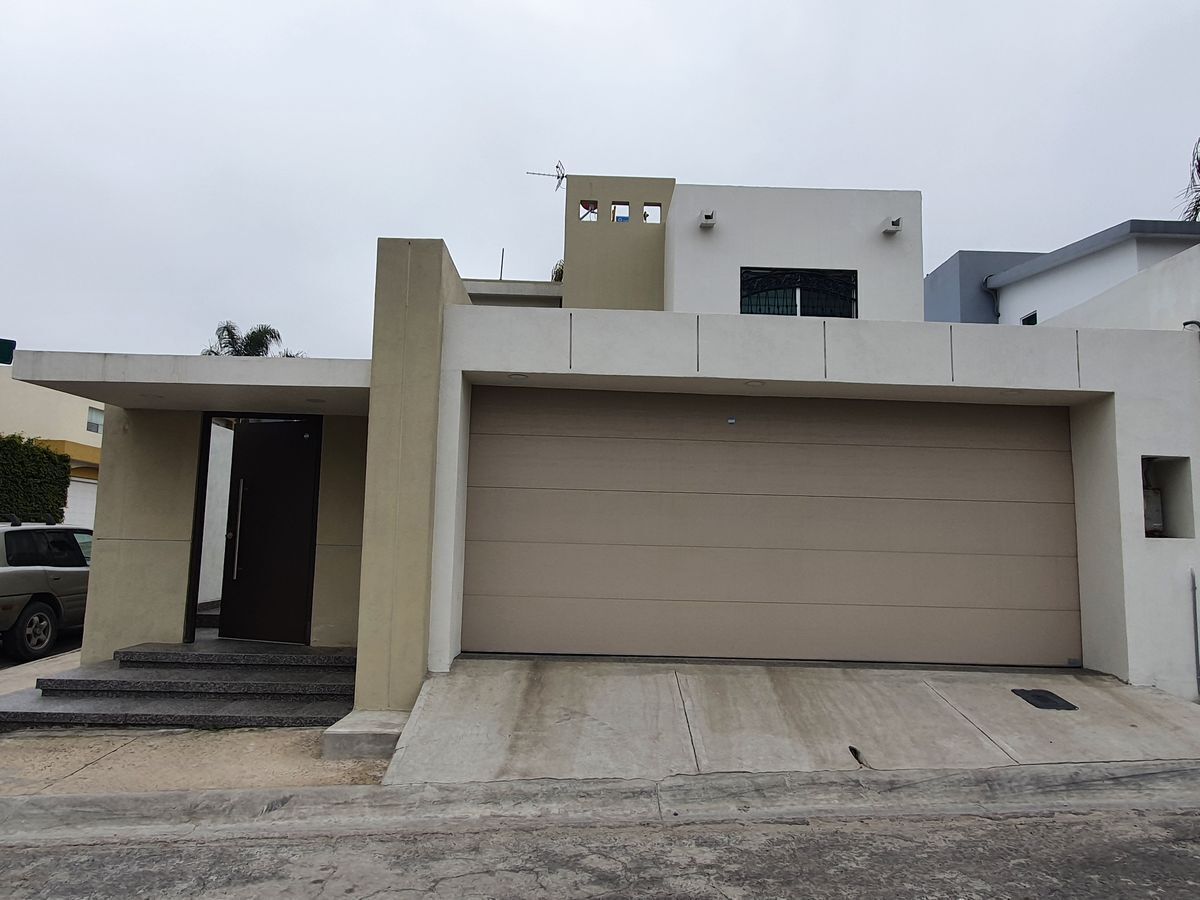 !!Hermosa casa en renta en  SAN AGUSTIN!!