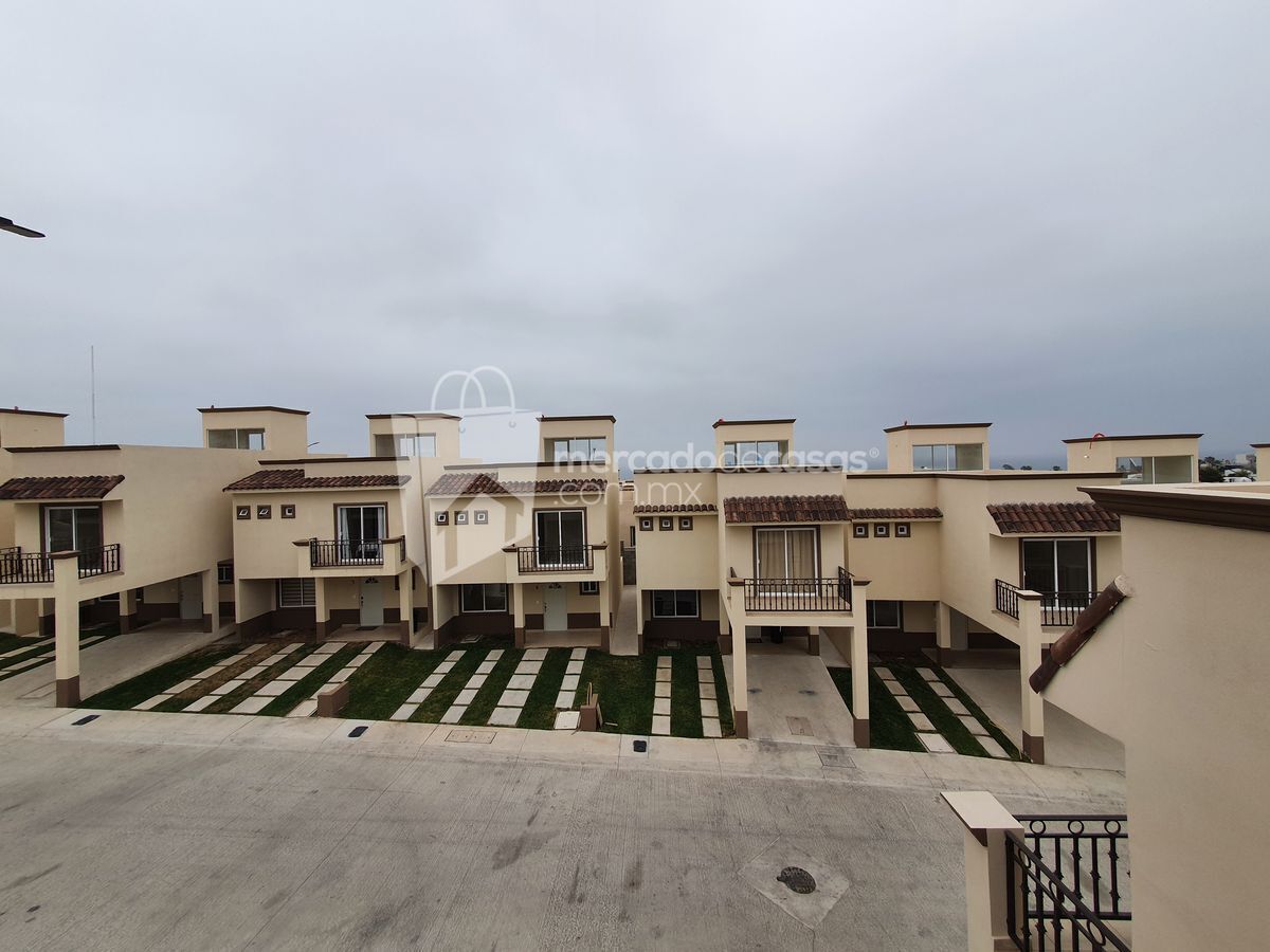 Casa con Terrazas y Vista al Mar ! en Zona Costa!