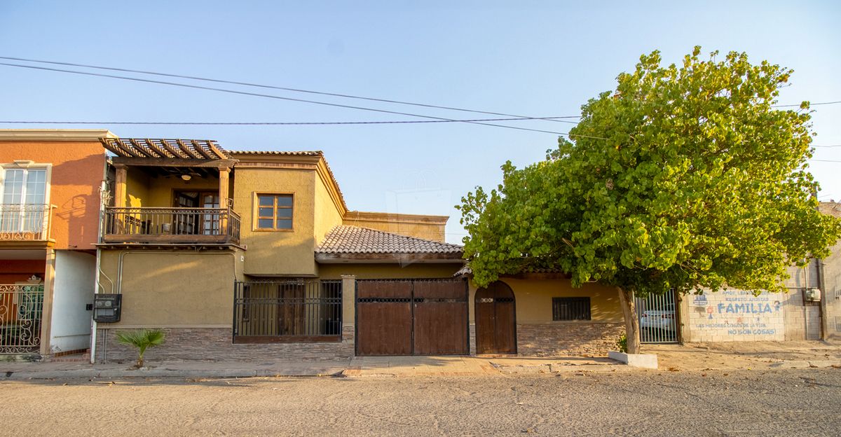 Gran oportunidad para que vivas en la Col. Nacozari ; con esta casa en VENTA