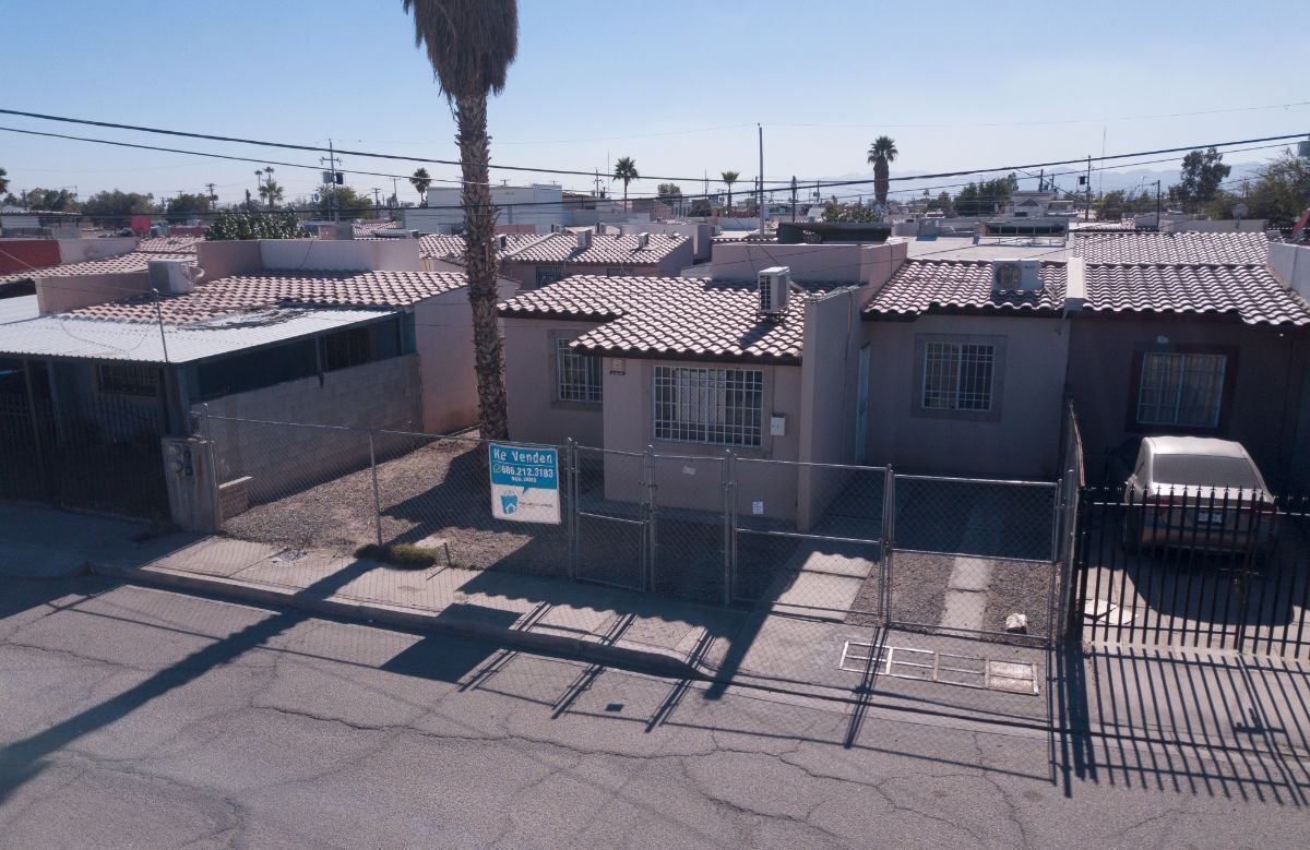¡¡Casa en Venta con amplio terreno en 27 de septiembre!!