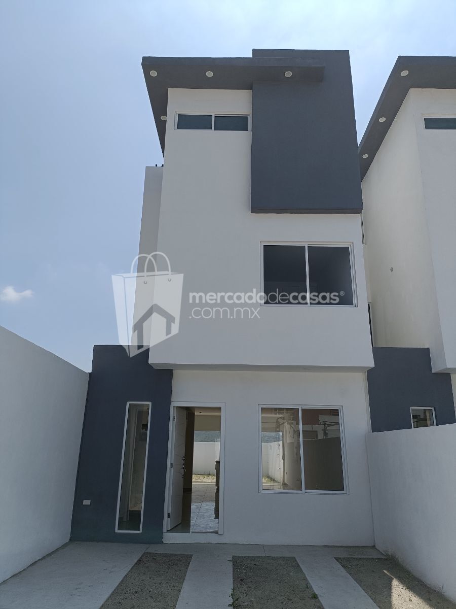 Ultima casa nueva, super moderna en Terrazas de la Presa, Seccion Vistas !
