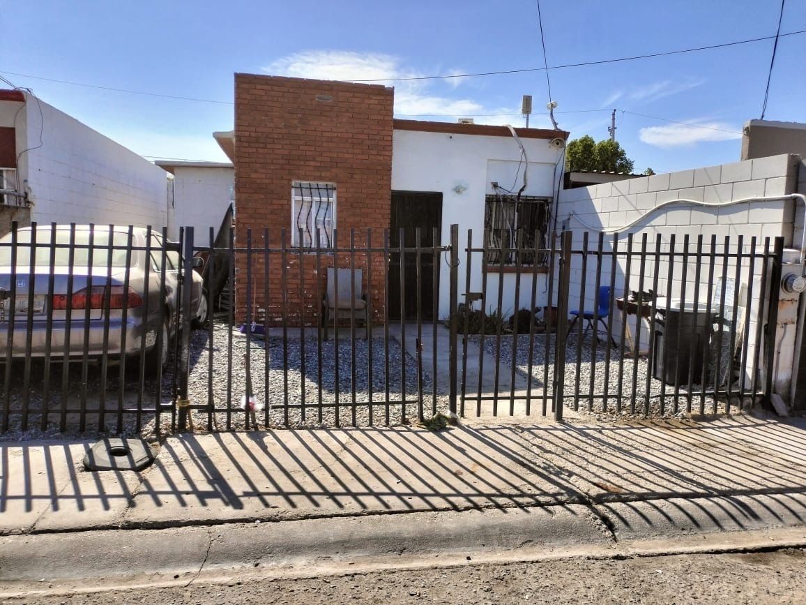 ¡Ubicada a 5 minutos de Plaza Nuevo Mexicali; Casa en Venta en la Col Mirasol!
