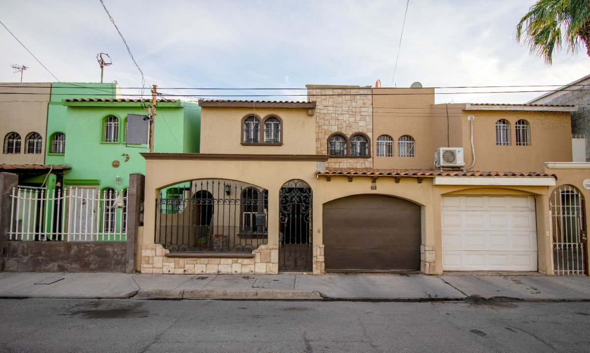 ¡Invierte en ubicación al alcance de todo;  Casa en venta en la Col Vallarta!