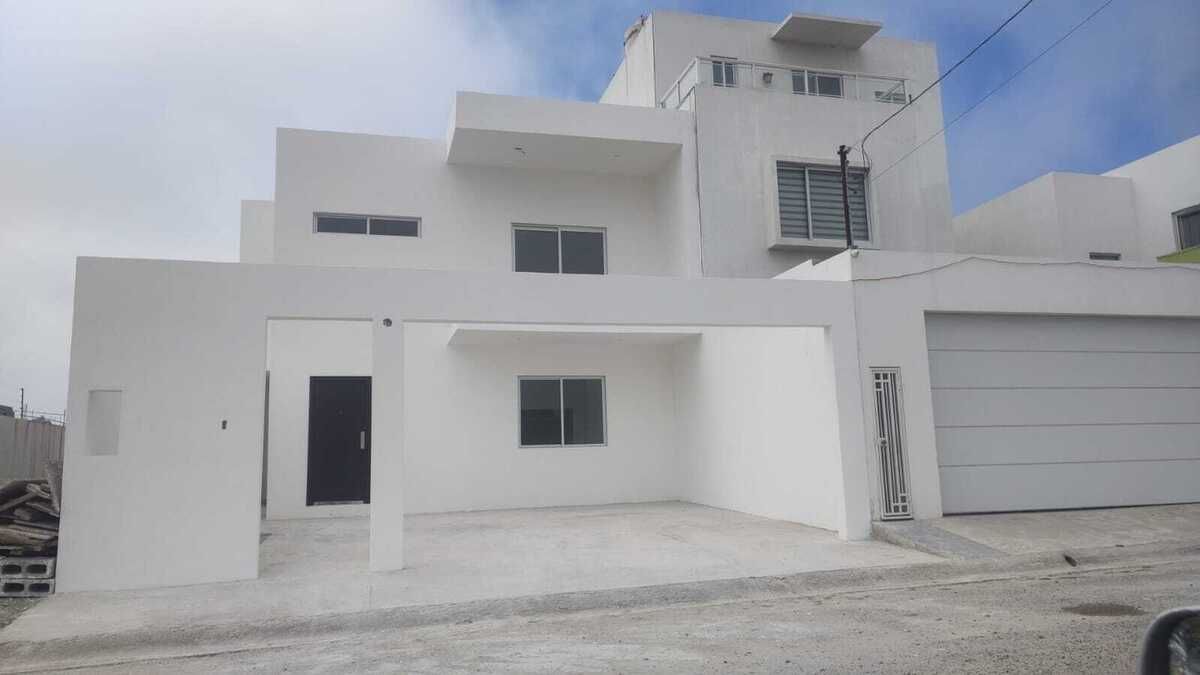 Casa  a minutos de segundo acceso a Playas de Tijuana!