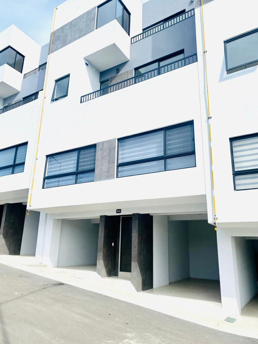 Se renta Townhouse en Cimalta Residencial