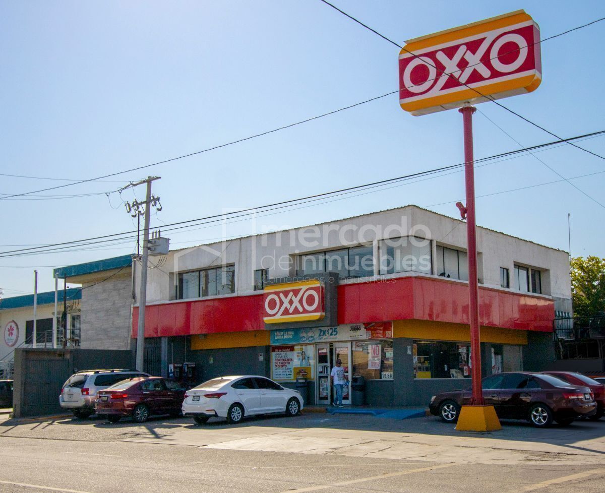 ‼ Oficinas en Renta, calle J esquina con Electricistas ‼ – 24