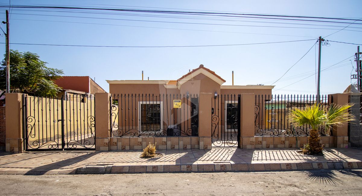 Casa en Venta en Colonia Independencia, Excelente Ubicación