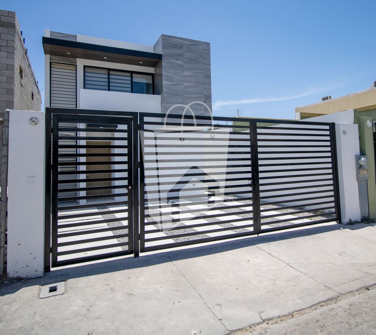 ¡Renta en Zona Dorada! Casa Nueva en Residencial Coronado!!