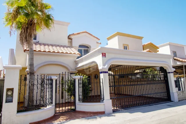 Exclusiva Casa de venta dentro de Montecarlo Residencial; Vive en la Zona Dorada