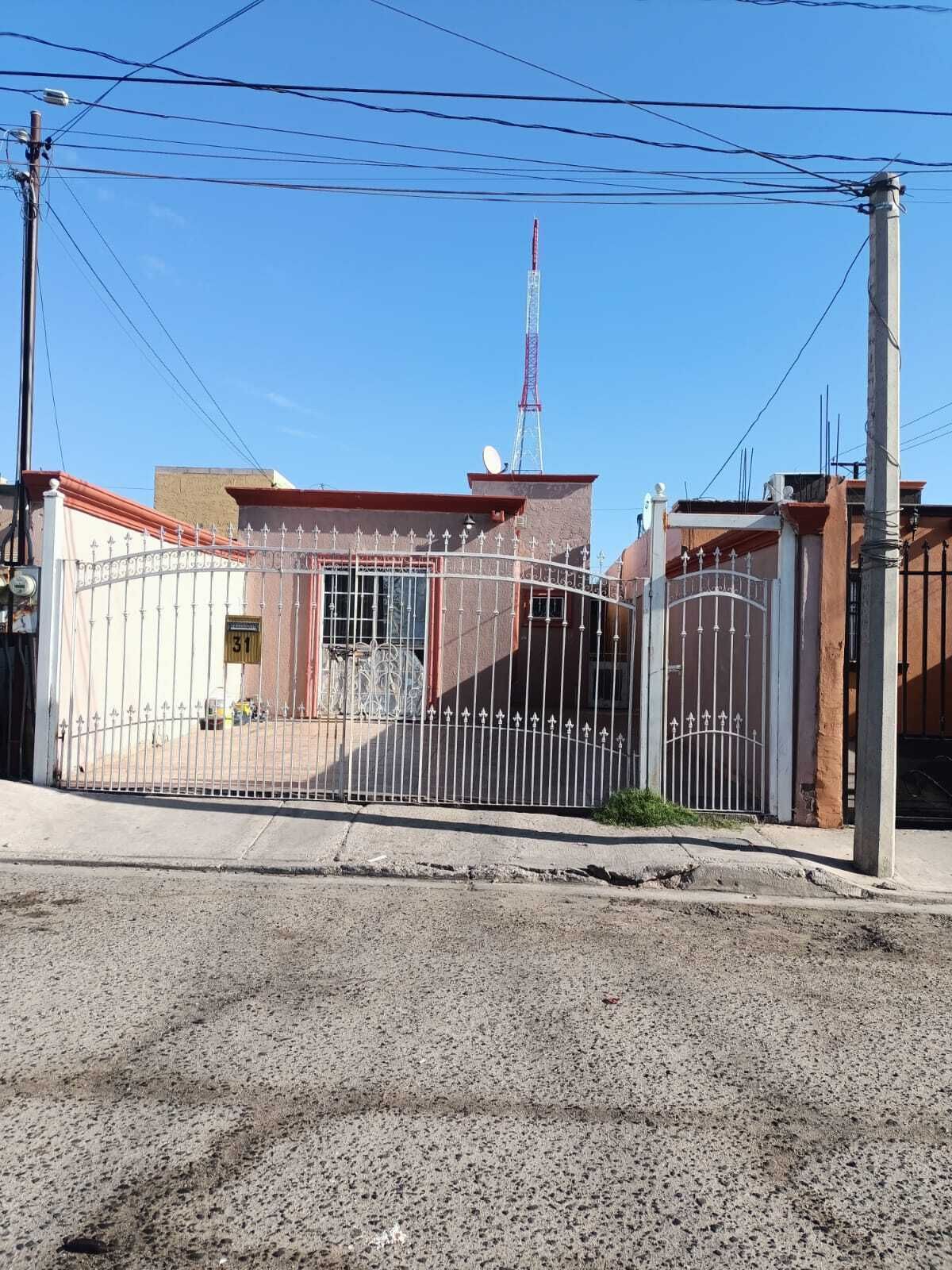 ¡¡Cómoda Casa en Renta en El Campanario con Amplio Patio!!