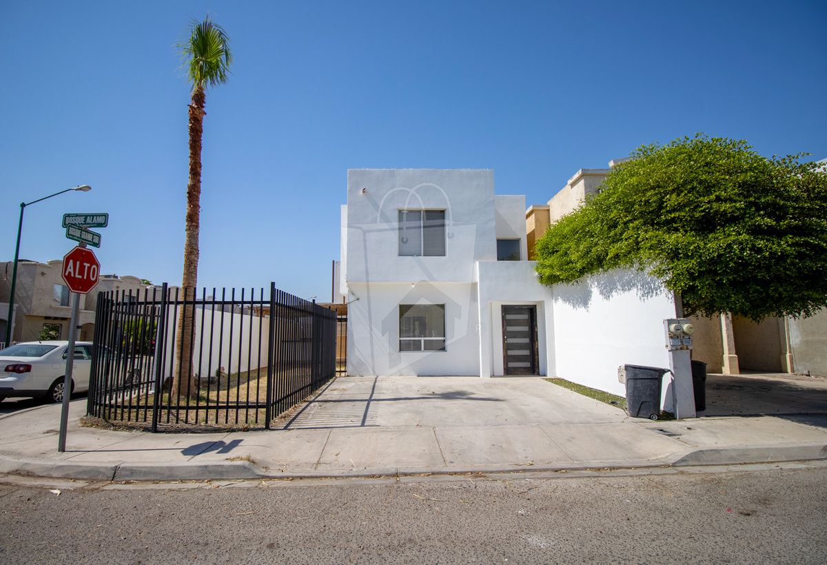 ¡Casa EN RENTA dentro de Bosque del Sol con excelente ubicación!!