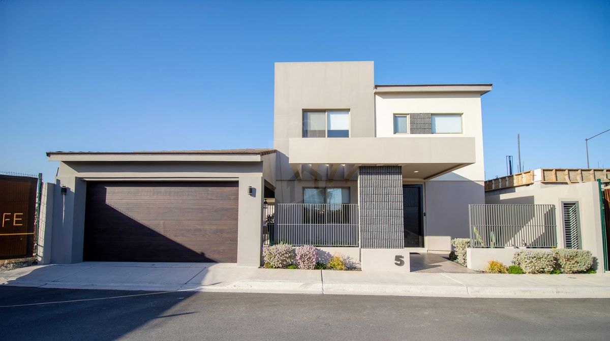 MODELO VÍA – VÍA by CALZADA LIFE un estilo de vida exclusivo en la Zona Dorada!!