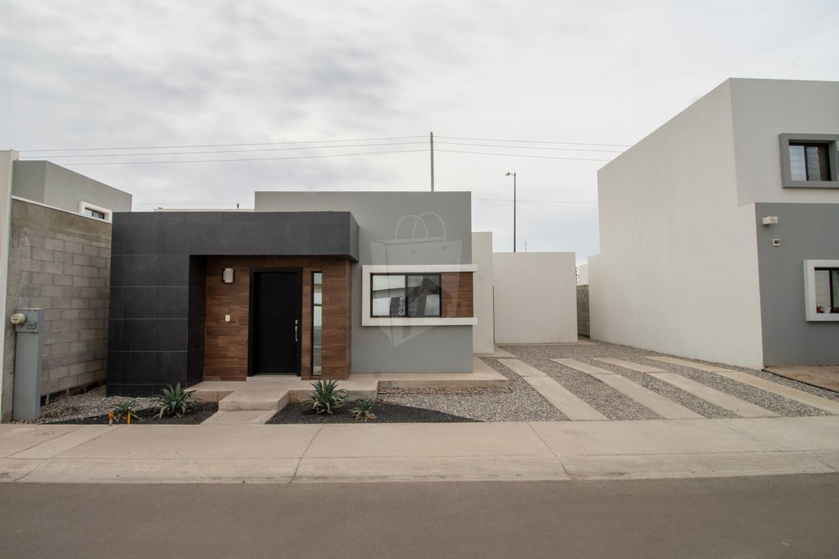 ¡Hogar de ensueño frente al parque en Adara Segunda Sección!