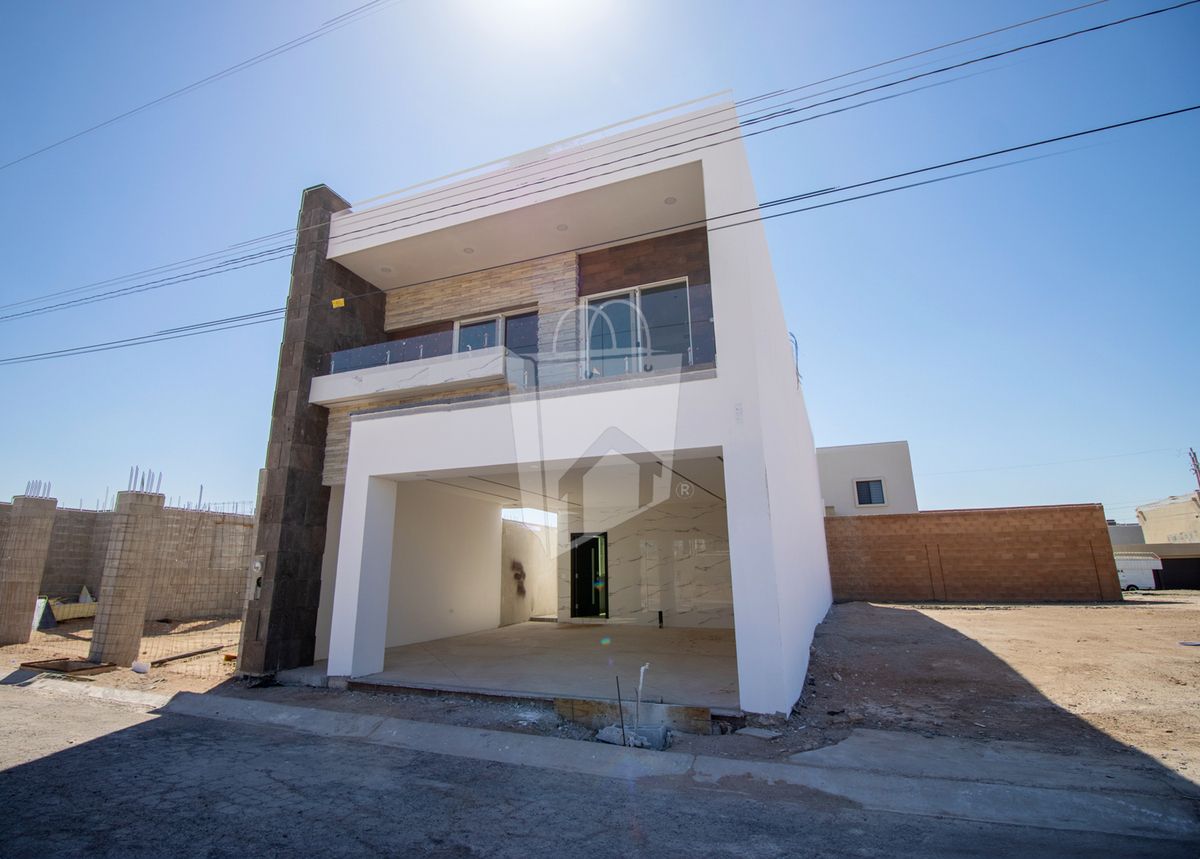 Residencia Nueva: exclusividad de venta dentro de Villas San Ángel!