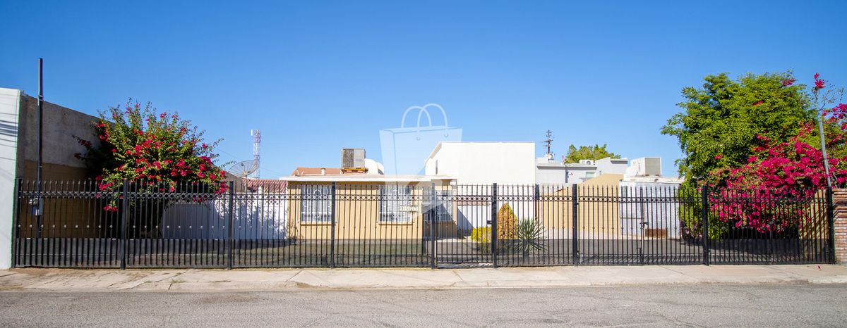Residencia de venta dentro de Vista Hermosa: ¡A Minutos de Calz. Cetys!