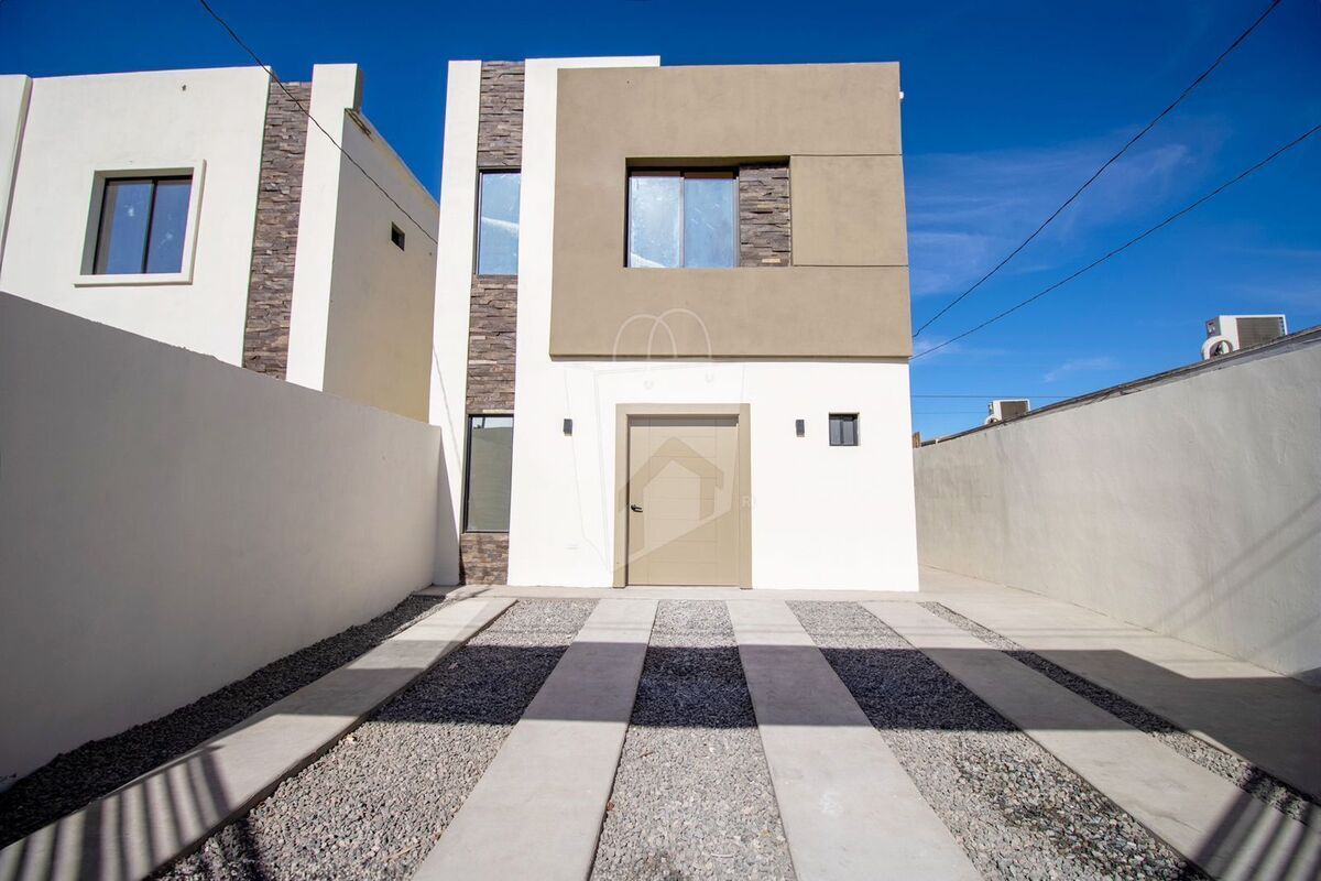 ¡Casa completamente NUEVA de venta en la Col. Roma!