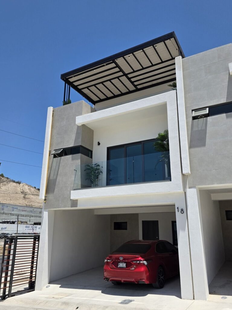 ¡Casa nueva en venta en Loma Dorada!