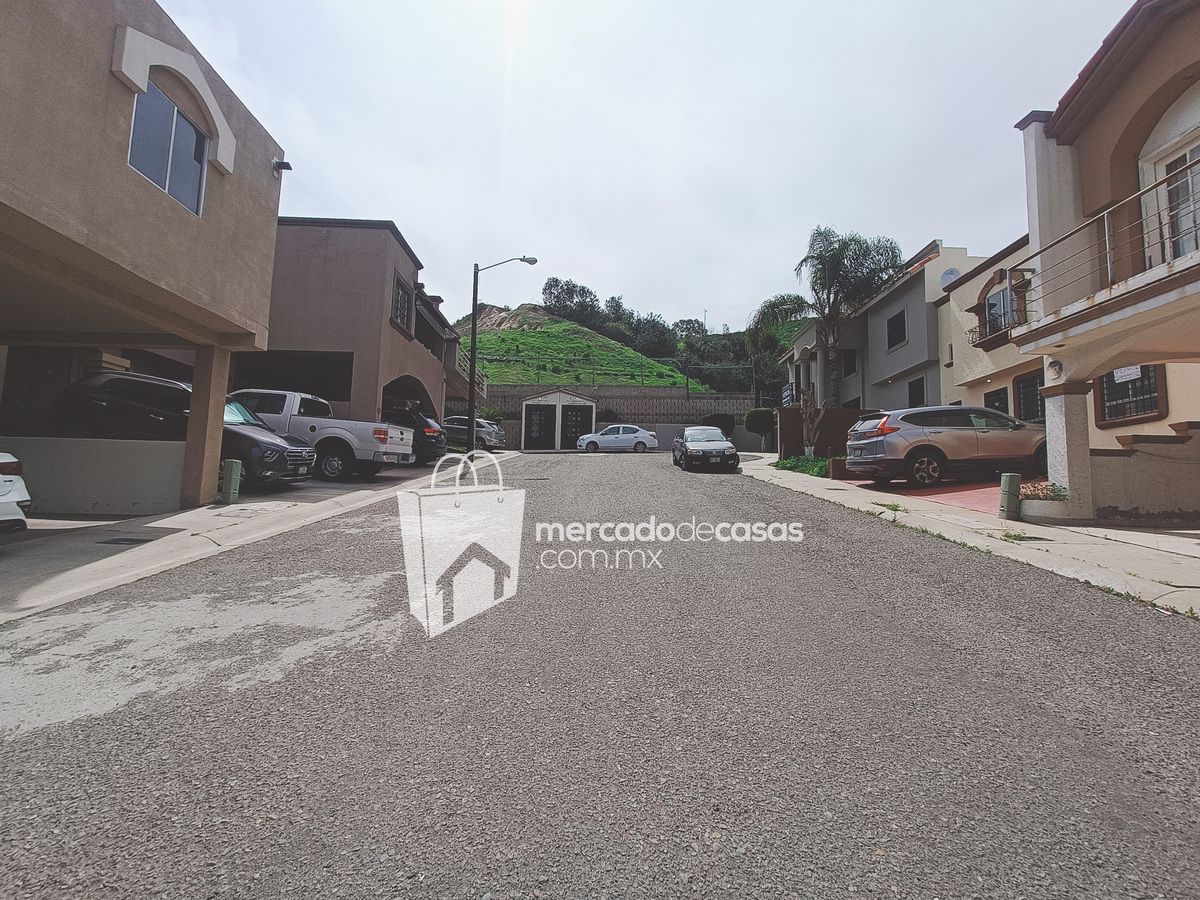 Casa en venta en Colinas del Rey !