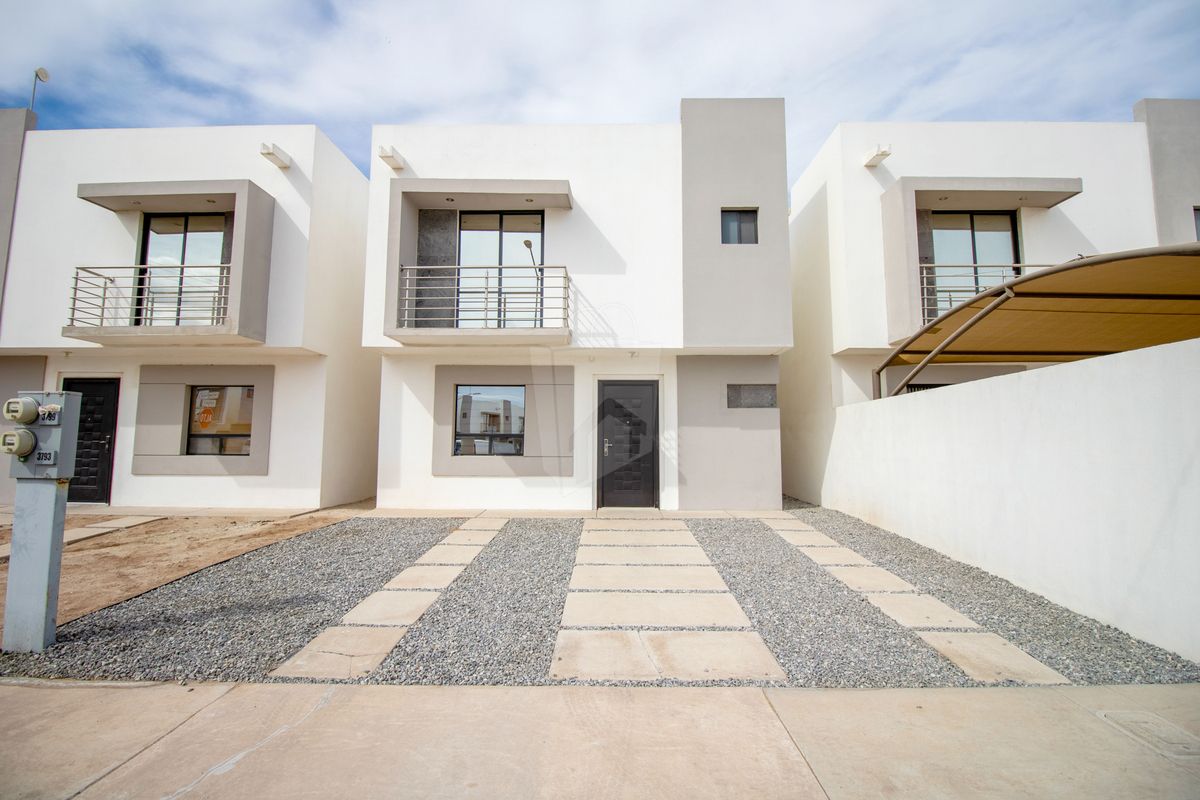 Casa en renta frente al parque, Calle 9na – Claude Residencial!