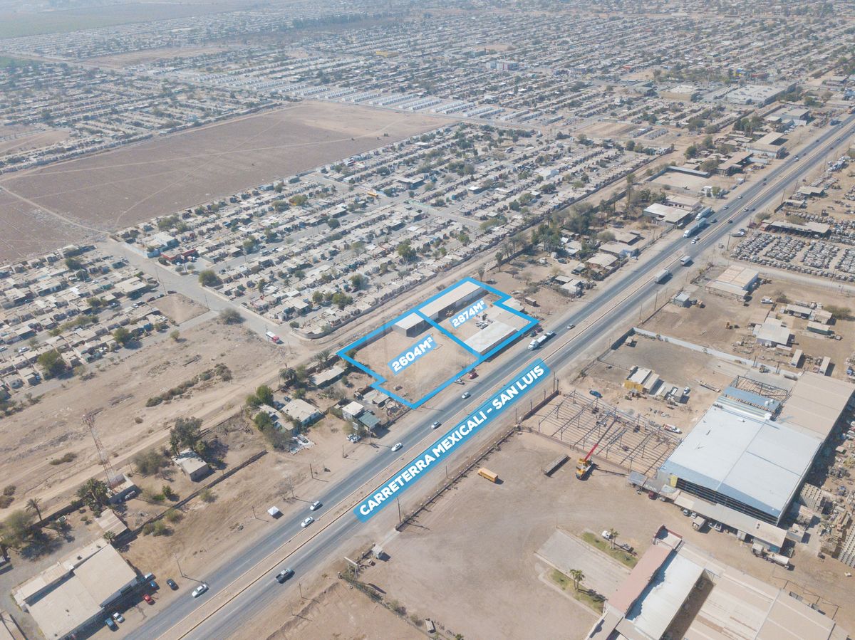 Espacio comercial en renta con bodega y oficinas en Valle de Puebla
