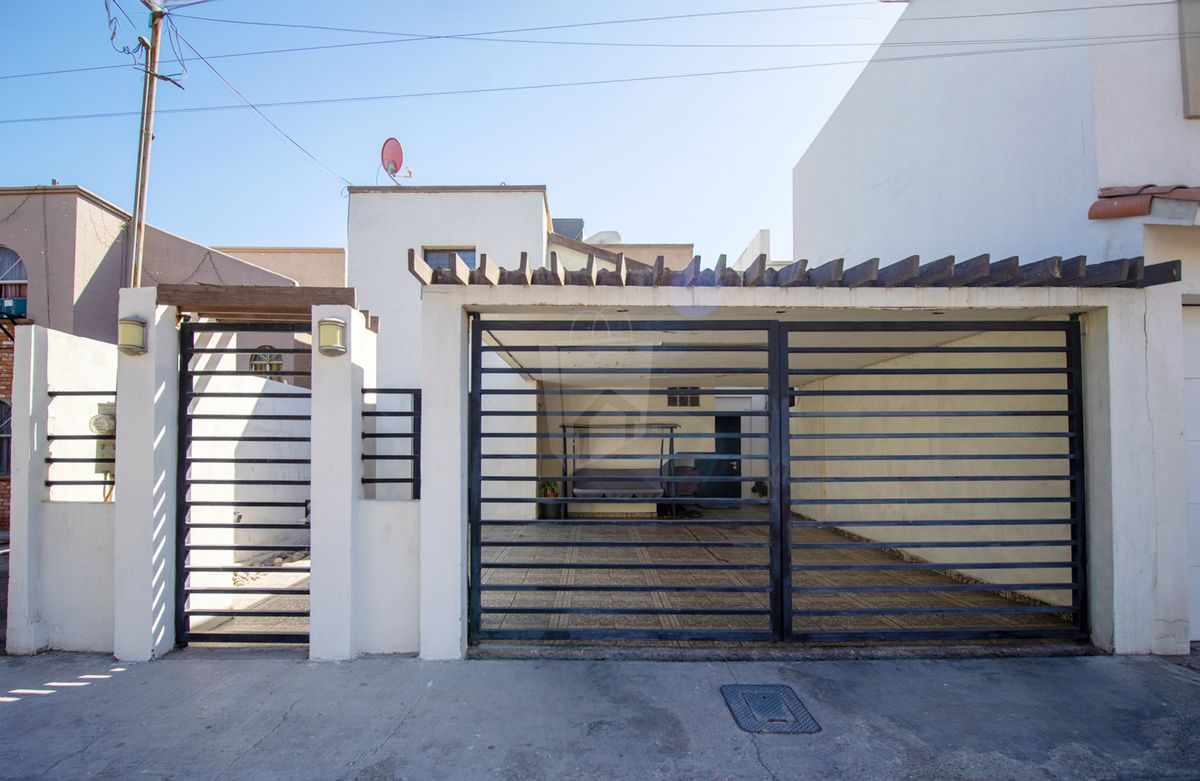 Vive cerca de TODO; Casa en venta cerca de Calz. Gómez Morín