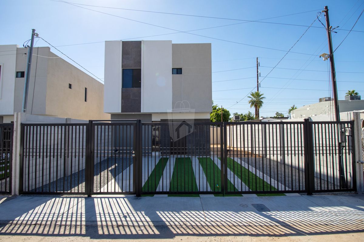 Casa en venta a minutos de todo, en Col. Nacozari