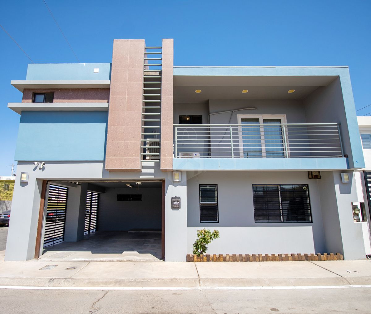 Casa en Venta cerca de Plaza Nuevo Mexicali, dentro de Villa del Cedro!