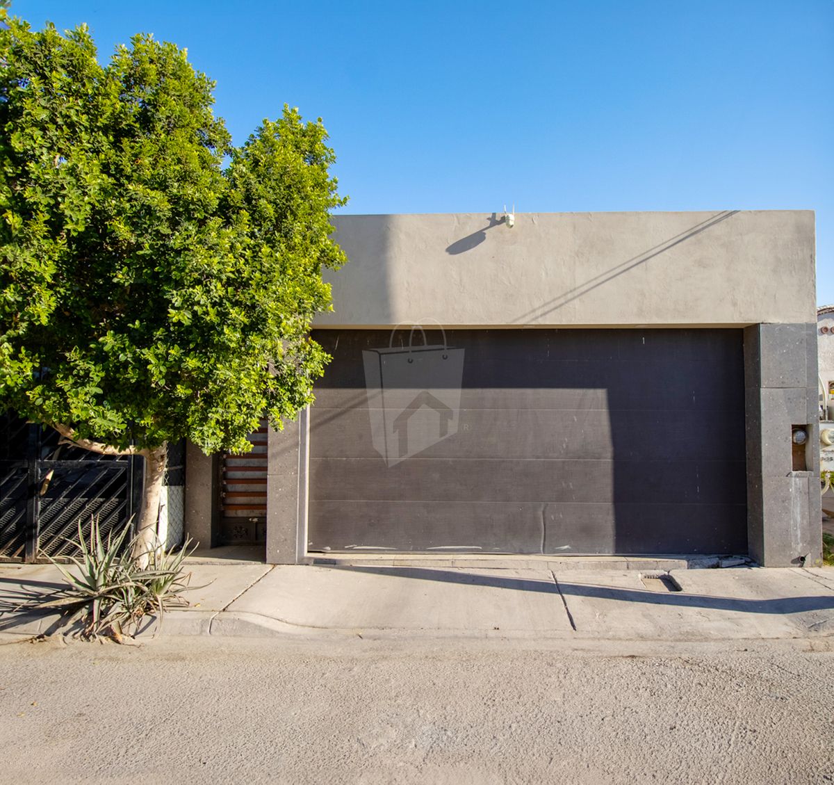 En Villas del Rey te espera esta casa en venta, lista para ser tuya!!