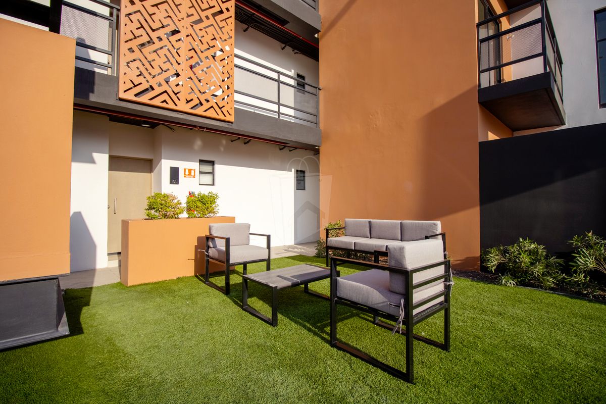 ¡En venta departamento en Punto Sur! Con patio exterior