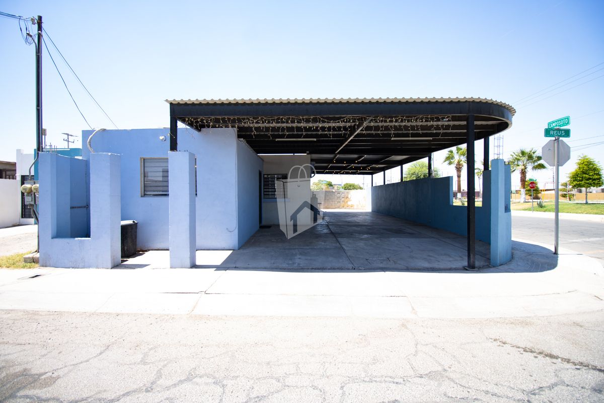VIVE EN CONDESA – CASA EN VENTA EN ESQUINA