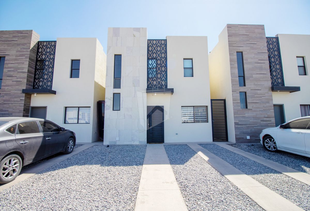 Casa a la venta en Coto Sur frente al parque