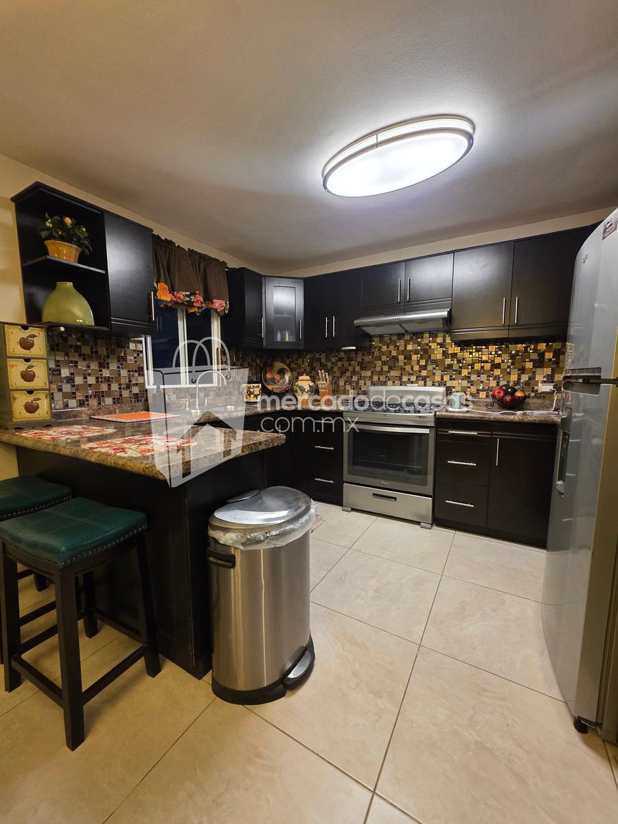 ¡Casa en renta amueblada al 100% y decorada en Quinta del Cedro!