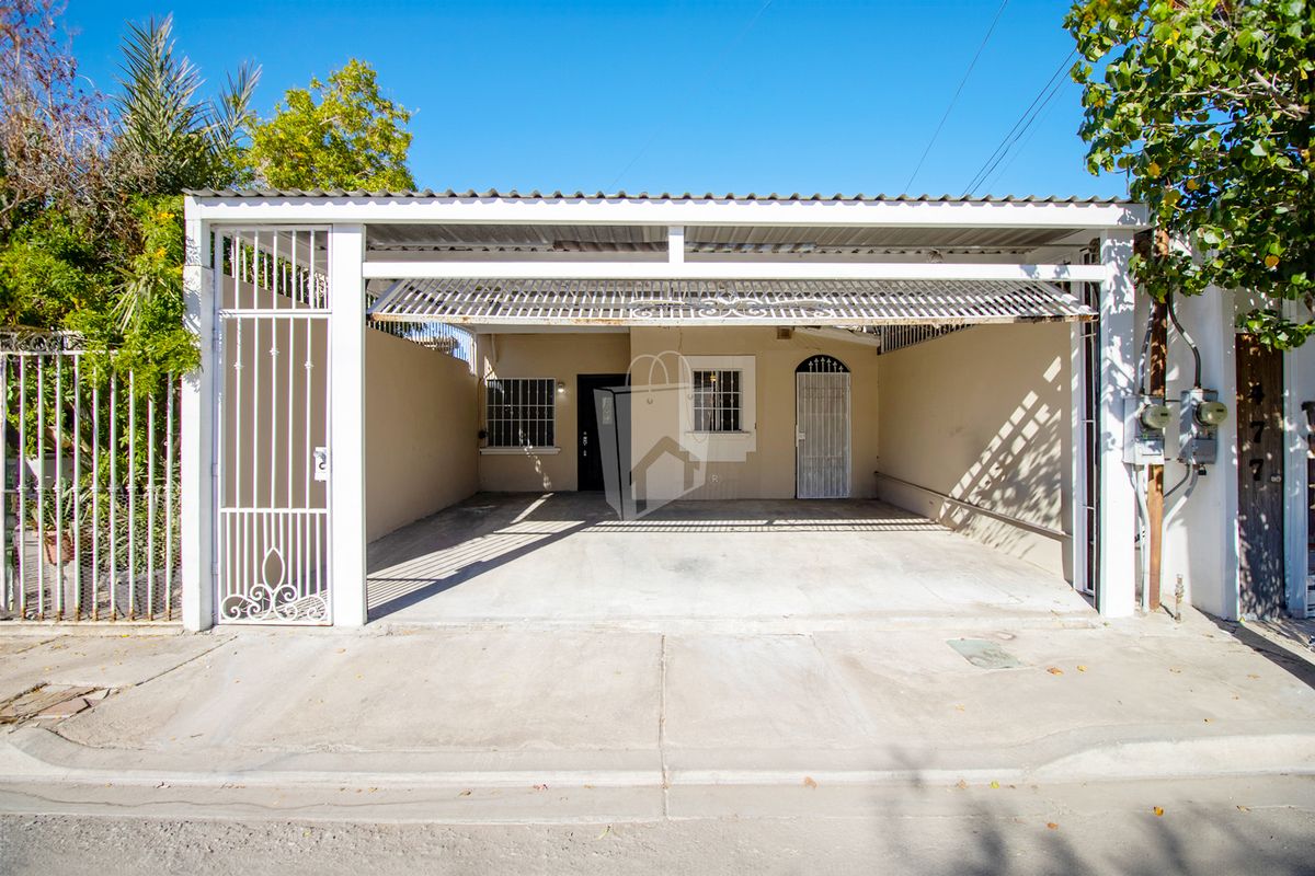 ¡Renta cómoda casa en Villas del Rey 3era etapa!