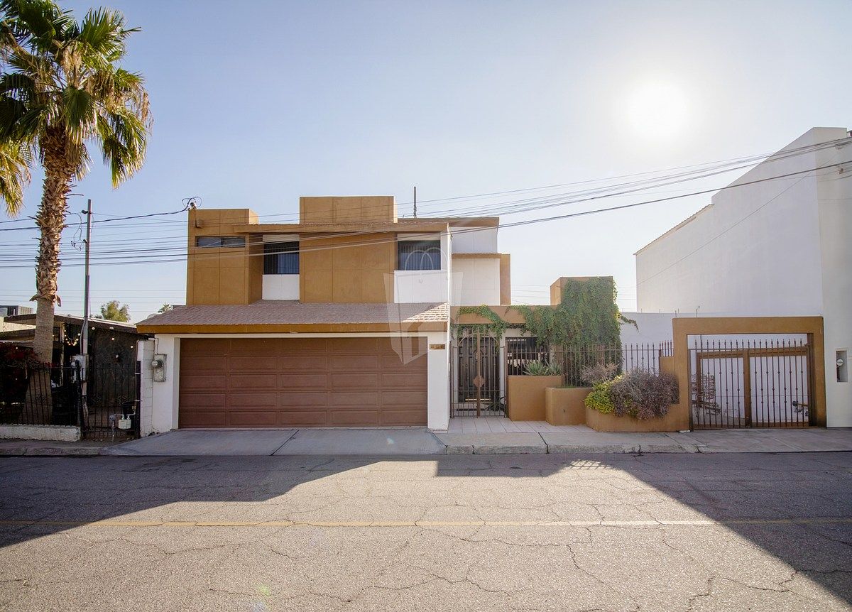 ¡Súper oportunidad de casa en venta! | Los Pinos