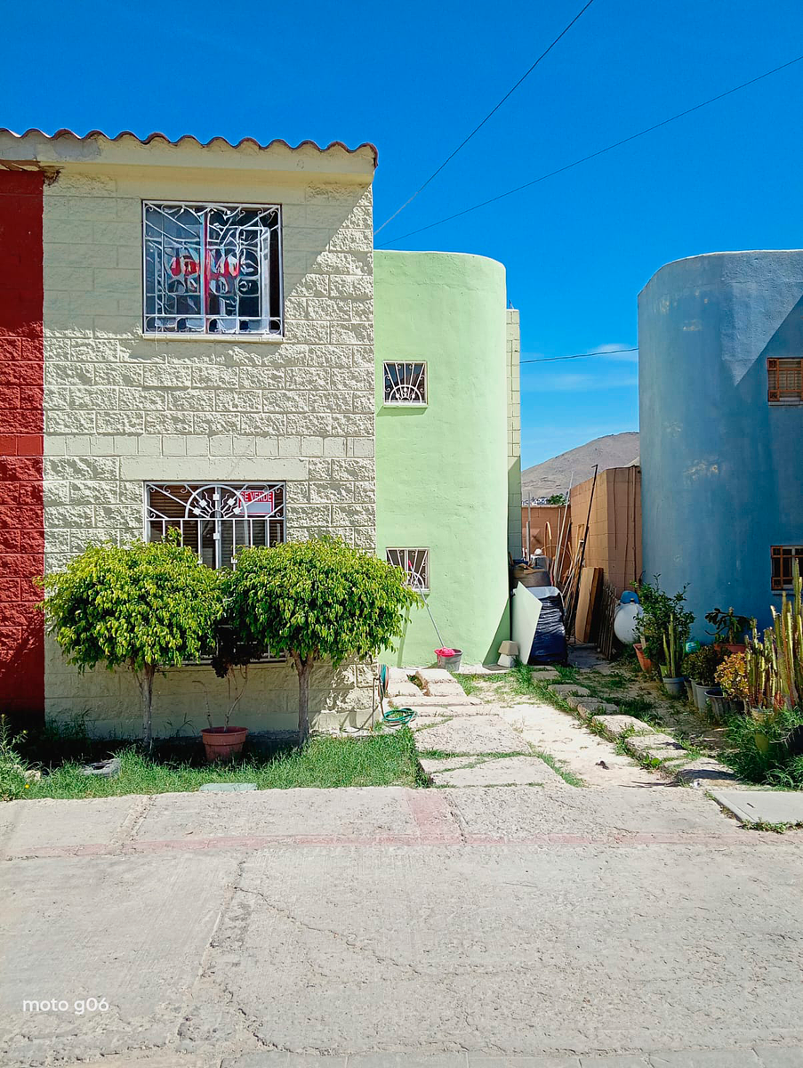 ¡Casa en venta en los Pinos a una cuadra de la Vía Rápida!