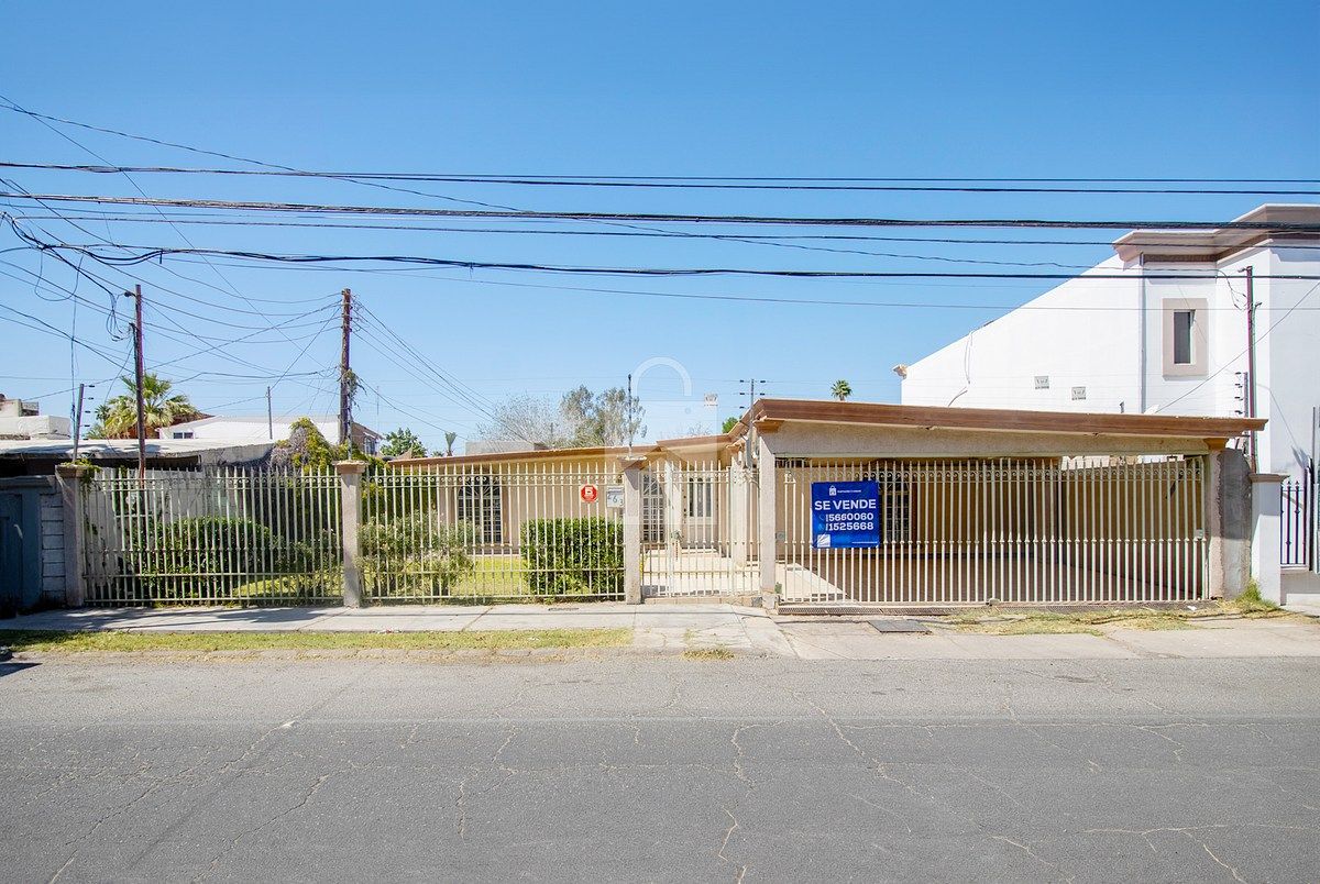 ¡Súper oportunidad en Col. Los Pinos! | Casa en venta