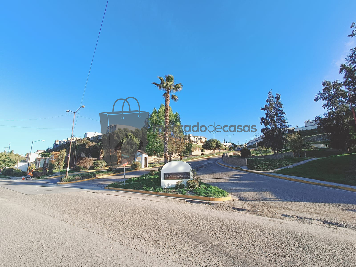 Casa en Renta Semi Amueblada en Loma Blanca
