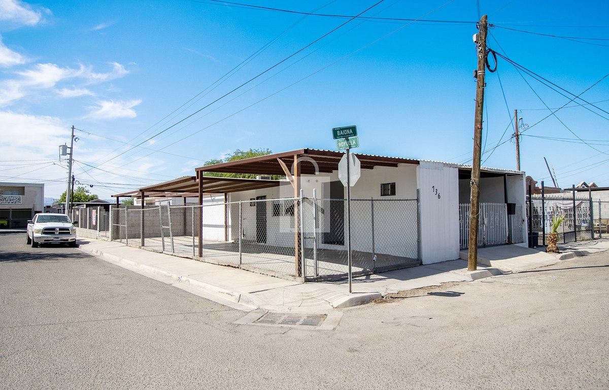 Casa en venta con terreno excedente en Villa Lomas Altas